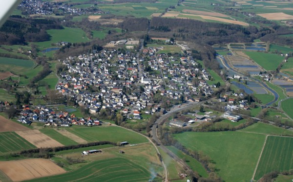Luftansicht Niederzeuzheim (Quelle: Wikipedia) Luftansicht Niederzeuzheim (Quelle: Wikipedia)